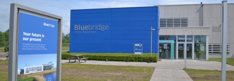Case Bluebridge door studio Roger